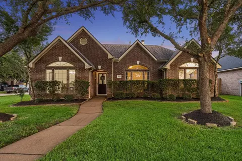 2450 Sullivan Ln, Dickinson, TX 77539