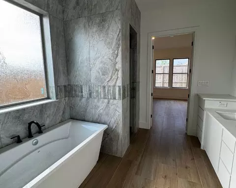 Bath - 3541 Lily Ln, Beaumont, TX 77713 photo 2 of 2