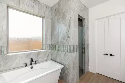 Bath - 3541 Lily Ln, Beaumont, TX 77713 photo 6 of 8