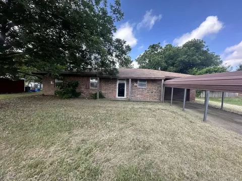 1504 Martha St, Bowie, TX 76230