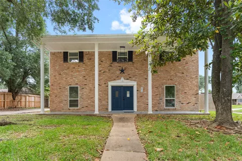 207 Burgundy Ln, League City, TX 77573