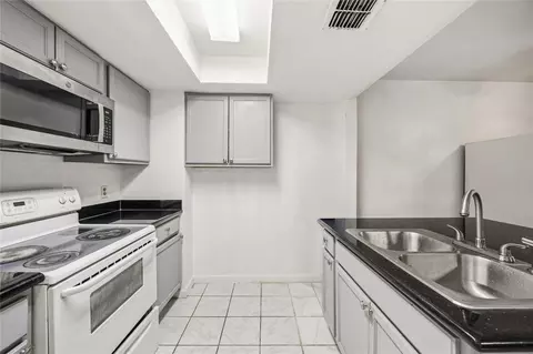 8456 Leawood Blvd, Houston, TX 77072