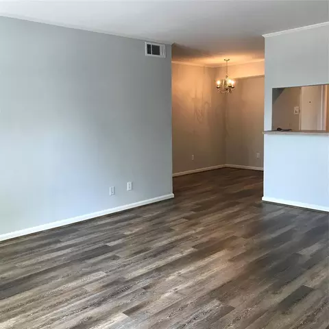4631 Wild Indigo St #560, Houston, TX 77027