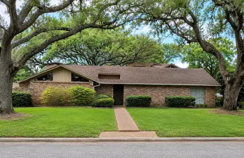 2721 Oak Dr, Bay City, TX 77414