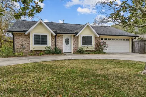 5102 Meadow Lane Ln, Dickinson, TX 77539