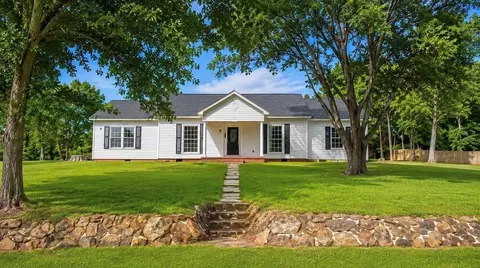 823 8th St, Cushing, TX 75760