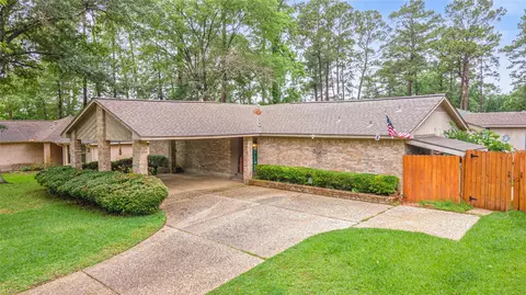 412 Burning Tree Dr, Huntsville, TX 77340