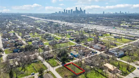 3213 Delia St, Houston, TX 77026