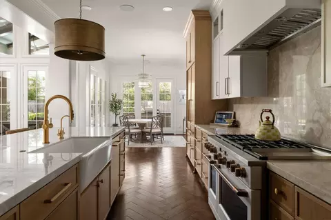 Kitchen - 53 Pine Brook Ct, Shenandoah, TX 77381 photo 6 of 7