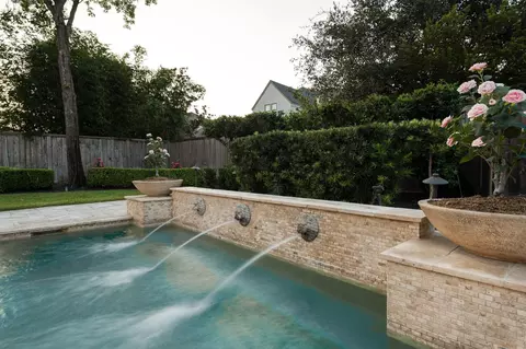Exterior - 53 Pine Brook Ct, Shenandoah, TX 77381 photo 6 of 9