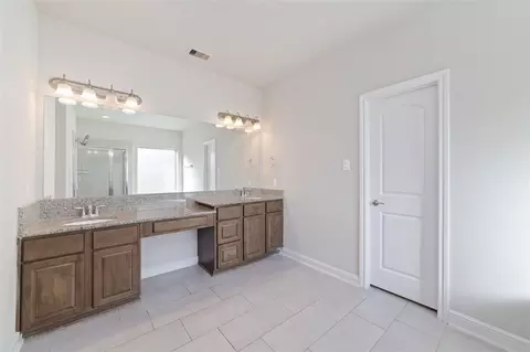 Bath - 2802 Knotty Forest Dr, Spring, TX 77373 photo 3 of 7