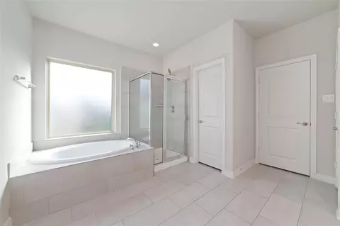 Bath - 2802 Knotty Forest Dr, Spring, TX 77373 photo 4 of 7