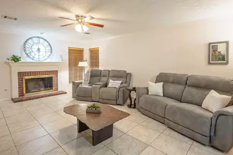 2815 Village Dale Ave, Houston, TX 77059