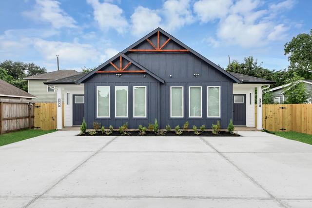 221 Armstrong St, Houston, TX 77029