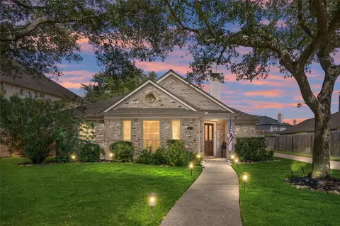 2910 Laguna Shores Ln, League City, TX 77573