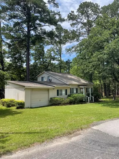 29 Thomas Lake Rd, Riverside, TX 77367