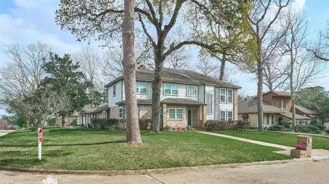 102 Springs Edge Dr, Montgomery, TX 77356