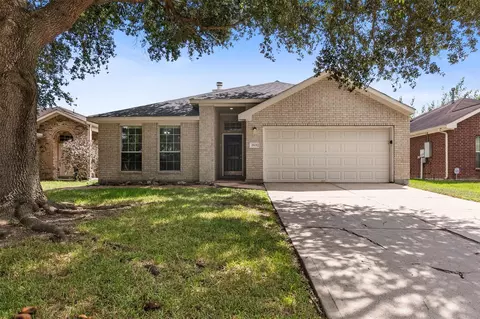 1815 Sherwood Forest Cir, League City, TX 77573