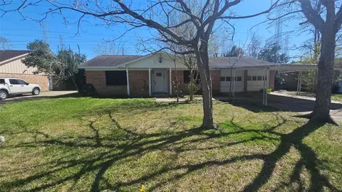 1621 Crestmont Dr, Stafford, TX 77477