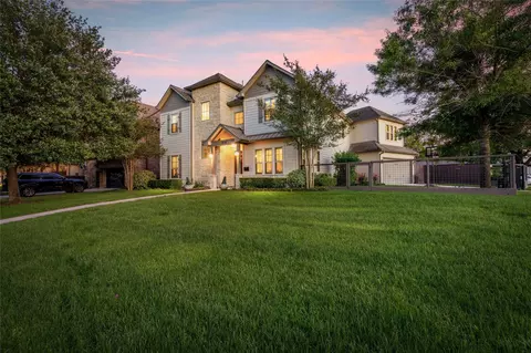 1045 Rosepoint St, Houston, TX 77018