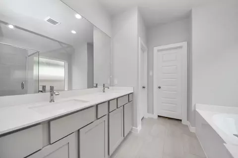 Bath - 24507 Broad Park Ct, Spring, TX 77373 photo 3 of 4
