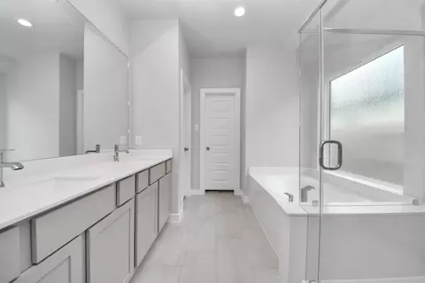 Bath - 24507 Broad Park Ct, Spring, TX 77373 photo 2 of 4