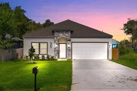 925 2nd St, Hempstead, TX 77445 photo 1