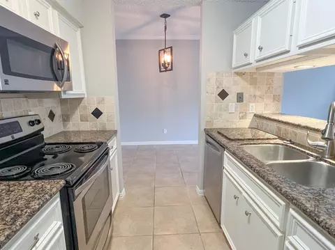 2125 Augusta Dr #21, Houston, TX 77057