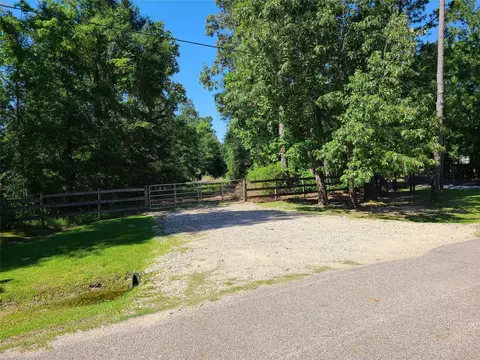 411 Springwood Dr, Conroe, TX 77385 photo 7