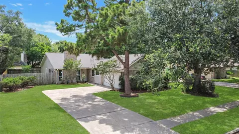 8631 Pine Falls Dr, Houston, TX 77095