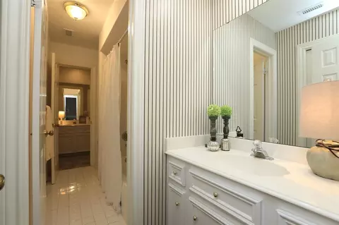 Bath - 7906 Tizerton Ct, Spring, TX 77379 photo 6 of 8