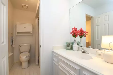 Bath - 7906 Tizerton Ct, Spring, TX 77379 photo 5 of 8