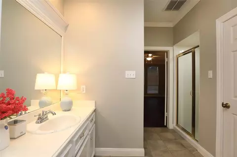 Bath - 7906 Tizerton Ct, Spring, TX 77379 photo 3 of 8