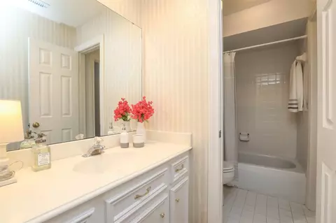 Bath - 7906 Tizerton Ct, Spring, TX 77379 photo 4 of 8