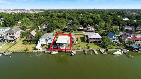 2130 Cove Park Dr, Kemah, TX 77565