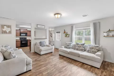 10035 Meadow Mill Forest Ln, Houston, TX 77044