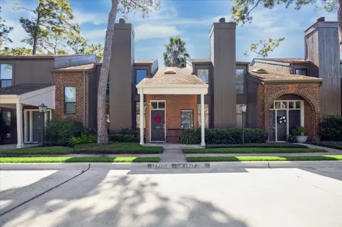 701 Bering Dr #402, Houston, TX 77057