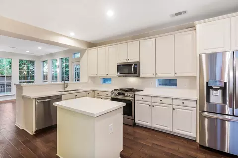 76 Piper Trce, The Woodlands, TX 77381