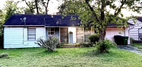 8426 Rockford Dr, Houston, TX 77033