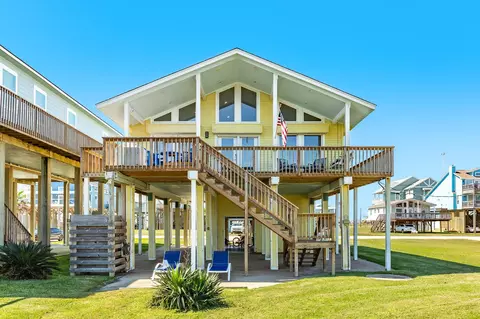 12910 Buccaneer Pkwy, Freeport, TX 77541