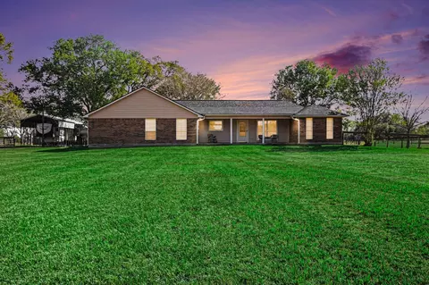 21503 Pecan Bend Rd, Damon, TX 77430