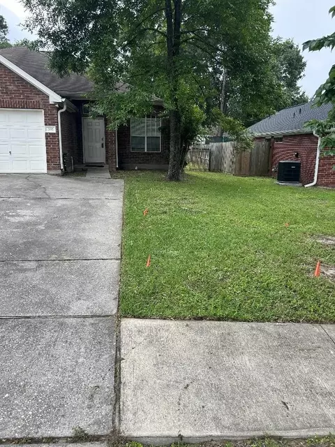 202 Canterbury Dr, Conroe, TX 77303