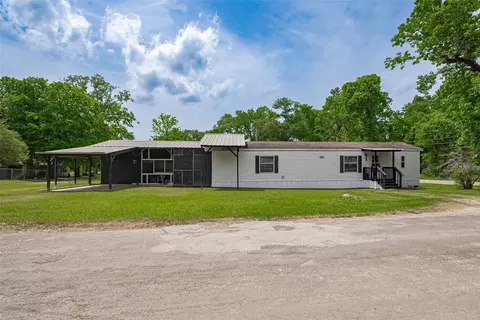 506 S Oakhurst Dr, Livingston, TX 77351