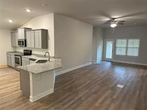 Living - 424 Bryan Way, Angleton, TX 77515 photo 1 of 1