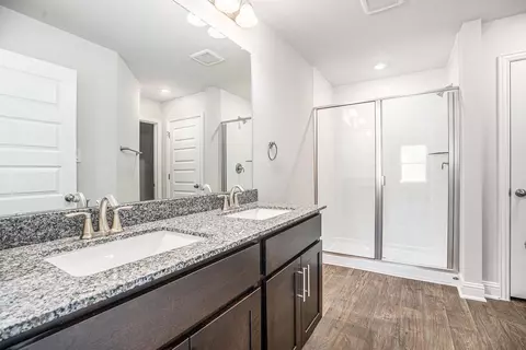 Bath - 424 Bryan Way, Angleton, TX 77515 photo 1 of 3