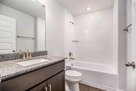 Bath - 424 Bryan Way, Angleton, TX 77515 photo 2 of 3