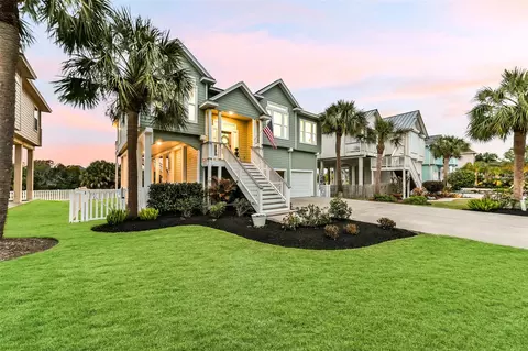 13602 Windlass Cir, Galveston, TX 77554