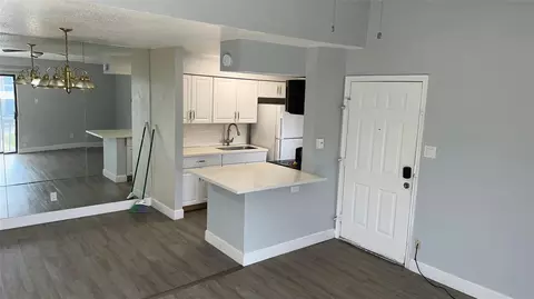 9550 Deering Dr #208, Houston, TX 77036