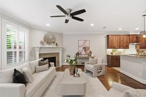 233 W 26th St, Houston, TX 77008