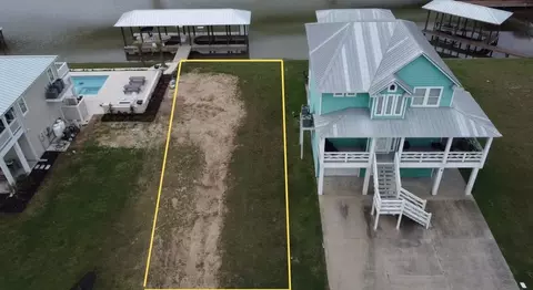 14 Alpha Slip Rd, Matagorda, TX 77414